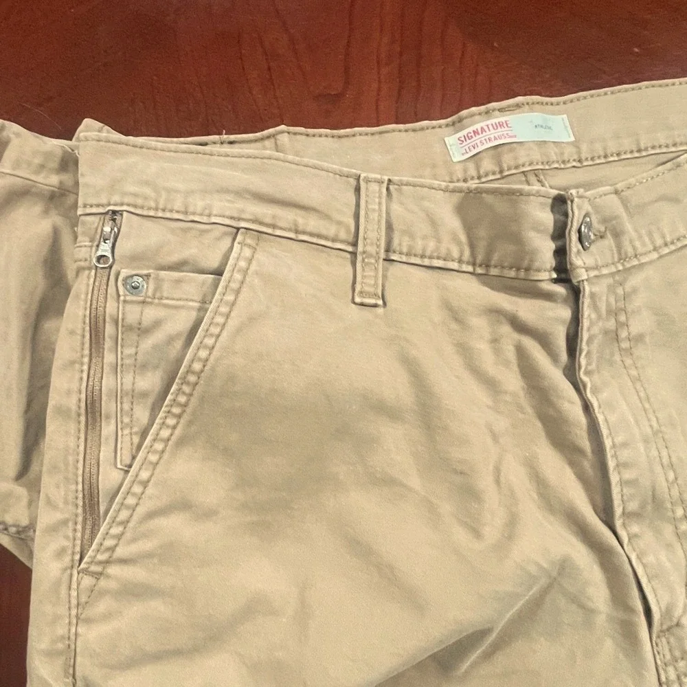 Signature Levis Athletic Chino Pants Mens Tag 36x32 Meas 38x30 Tan Utility EUC